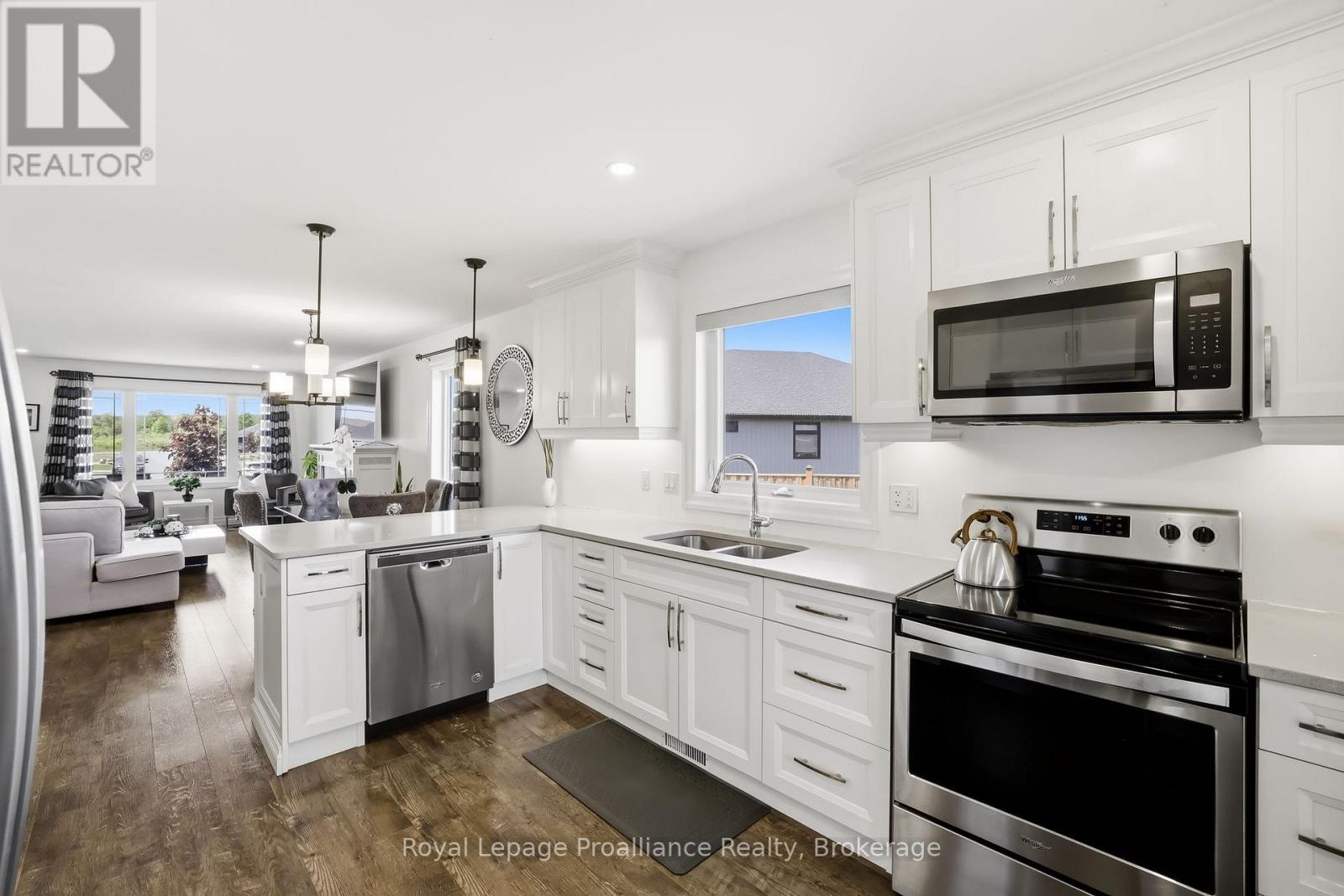 31 GAVIN CRESCENT - 17