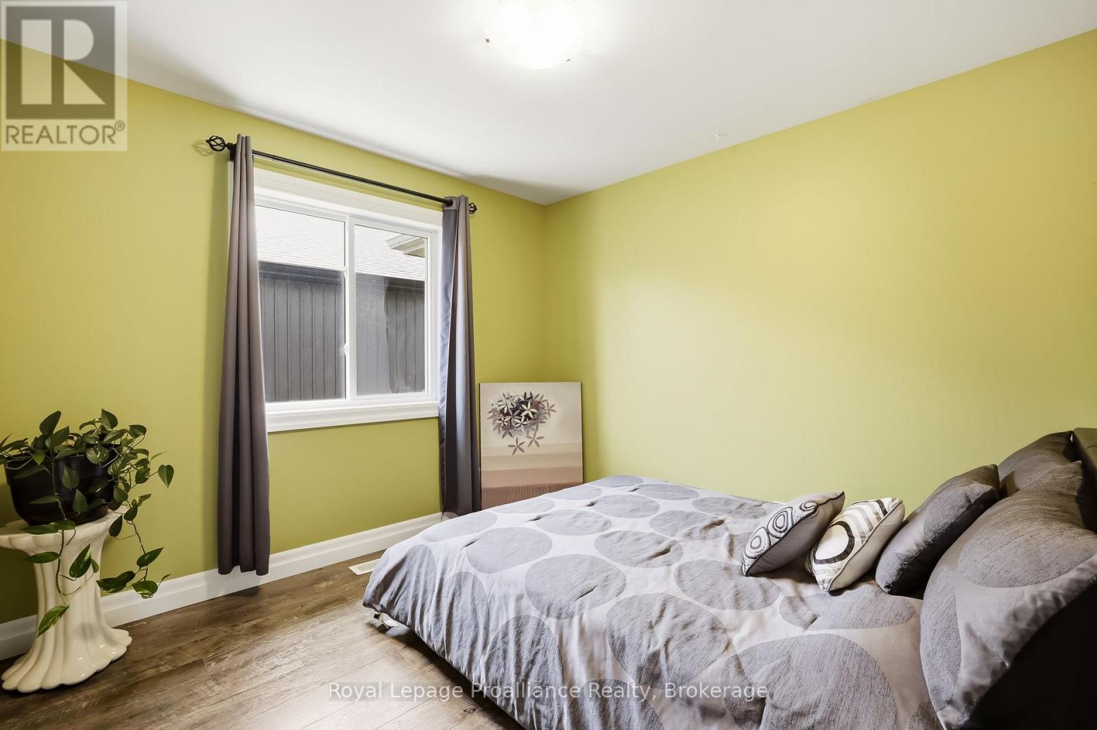 31 GAVIN CRESCENT - 23