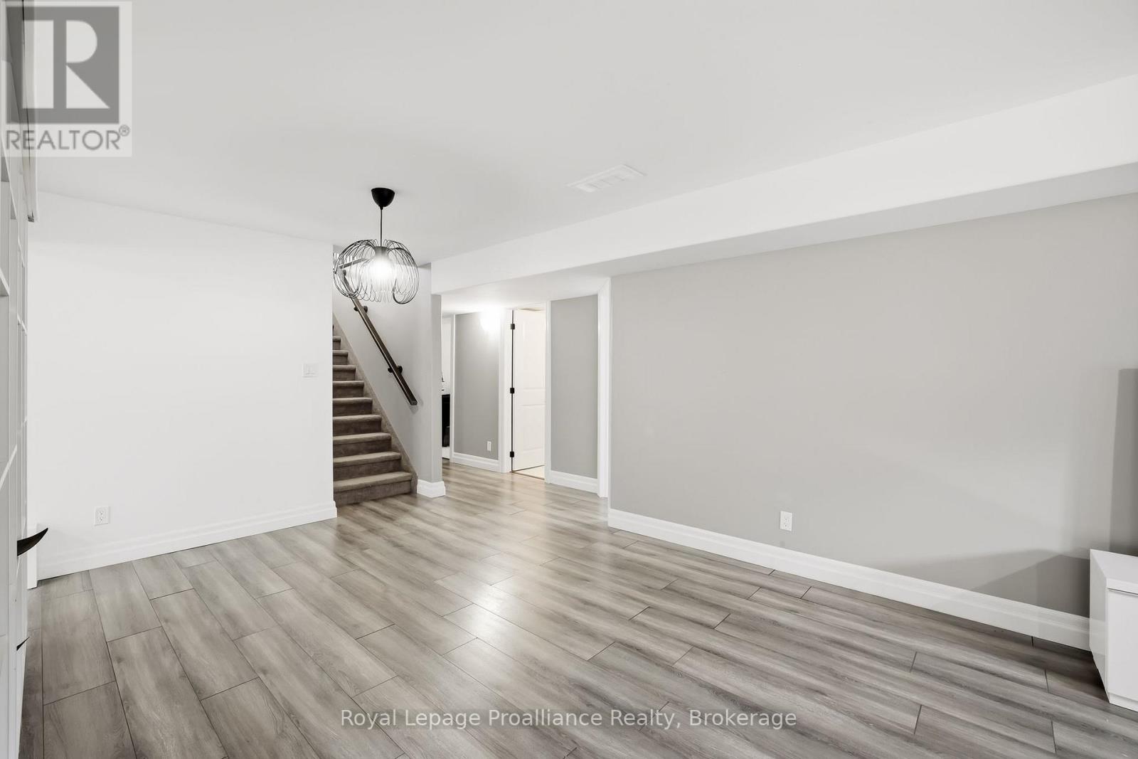 31 GAVIN CRESCENT - 29