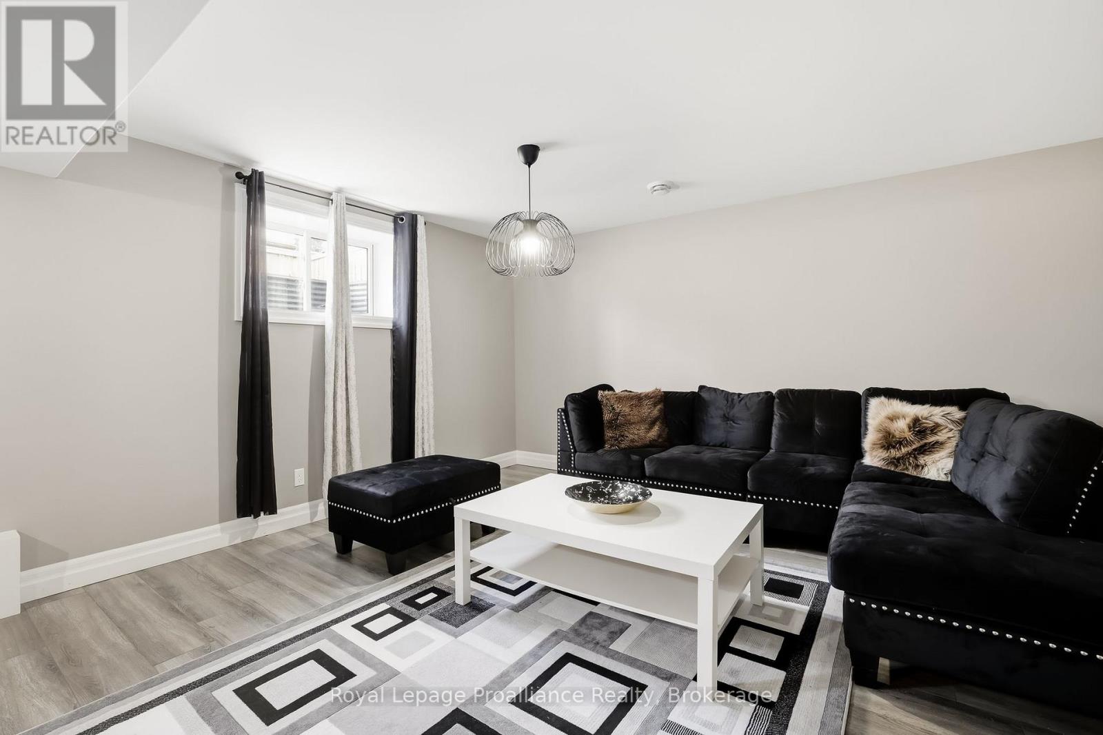 31 GAVIN CRESCENT - 30