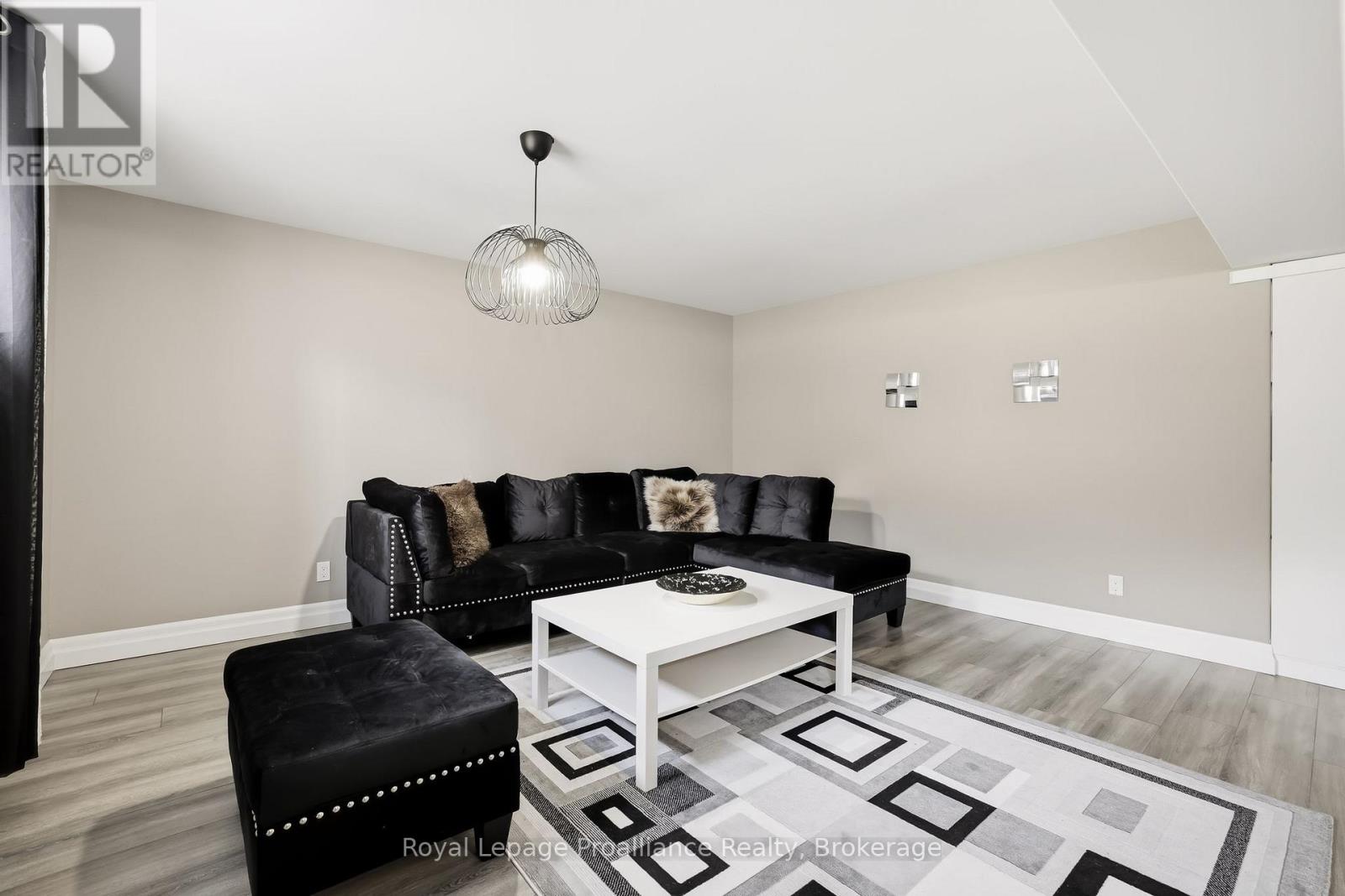 31 GAVIN CRESCENT - 31
