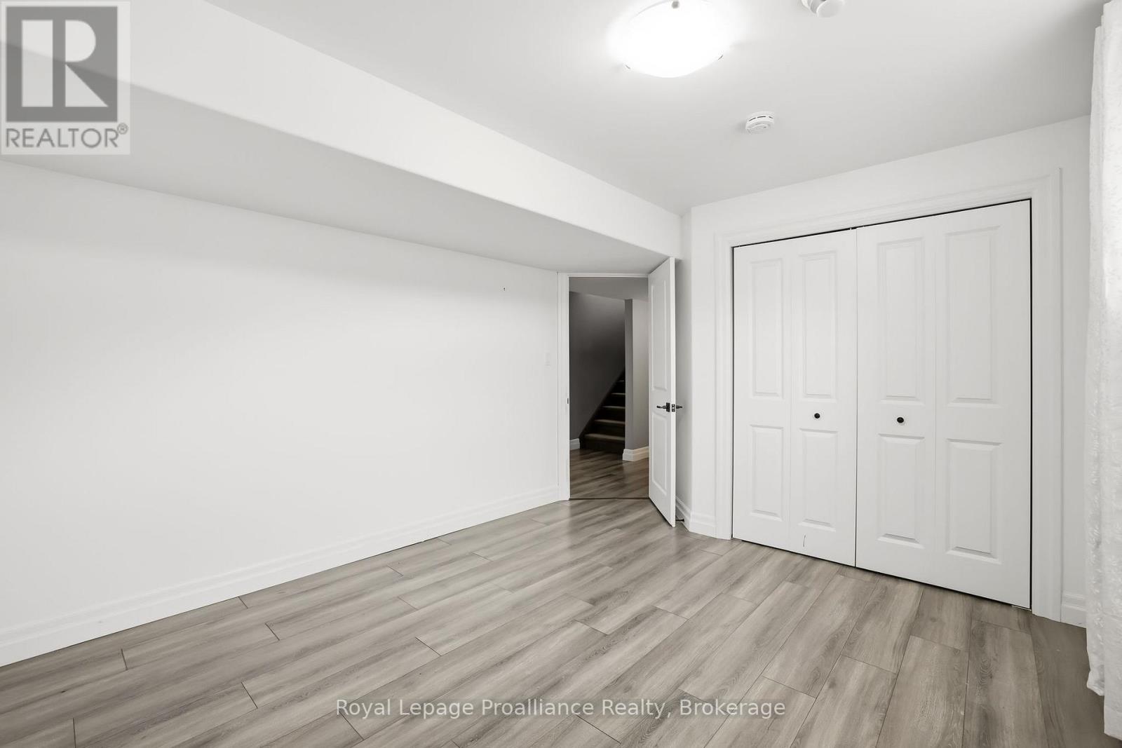 31 GAVIN CRESCENT - 36