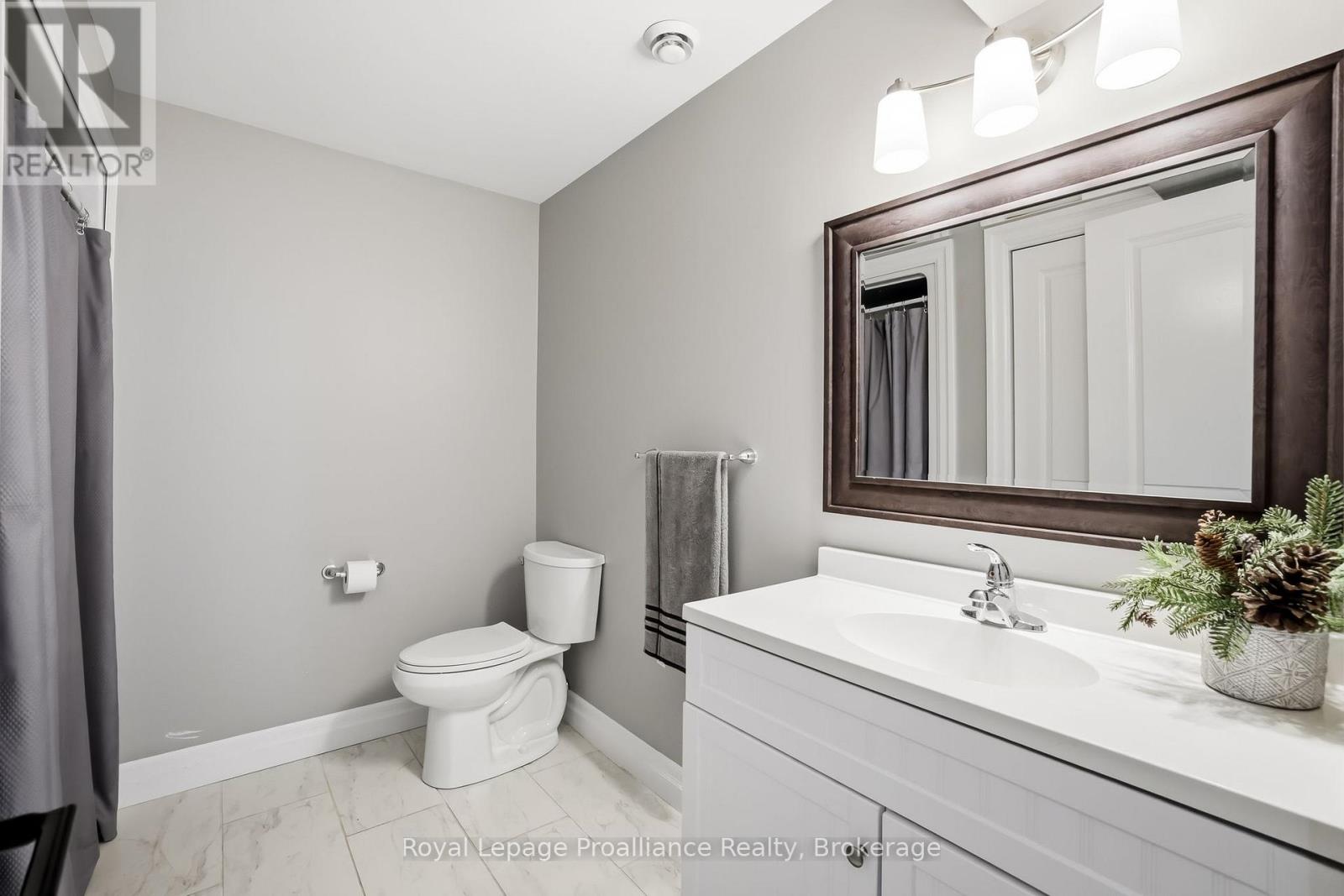 31 GAVIN CRESCENT - 38