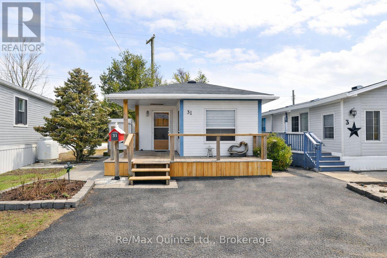 #31 311 DUNDAS STREET E - 1