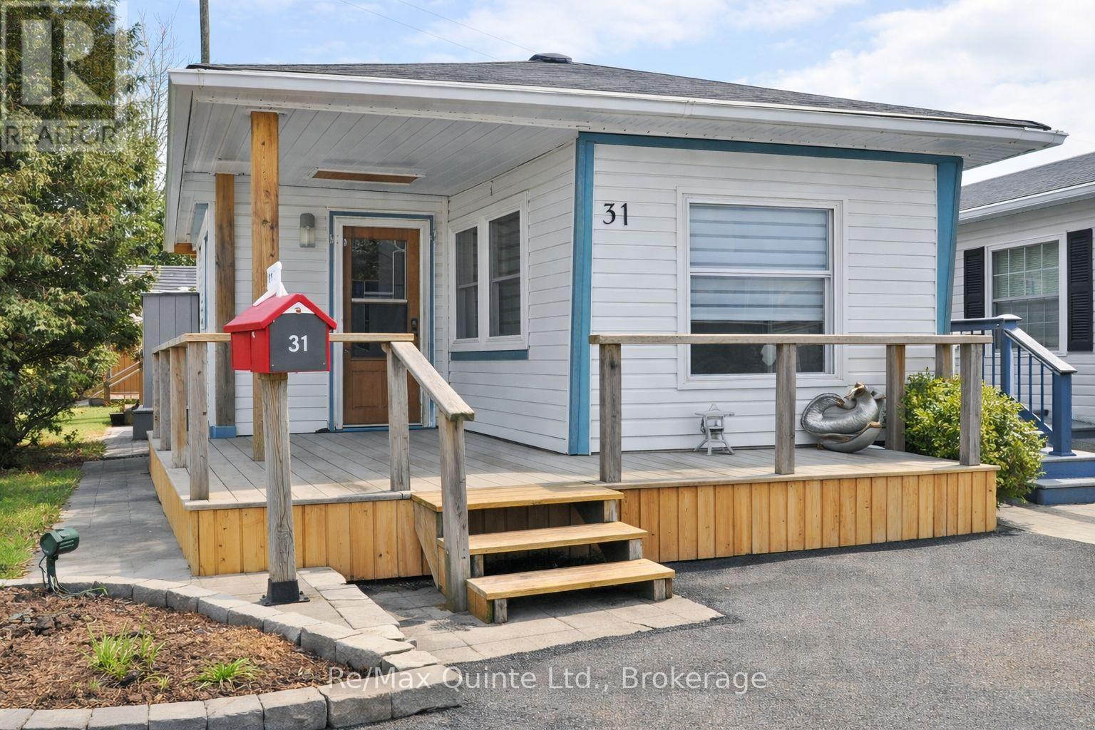 #31 311 DUNDAS STREET E - 2