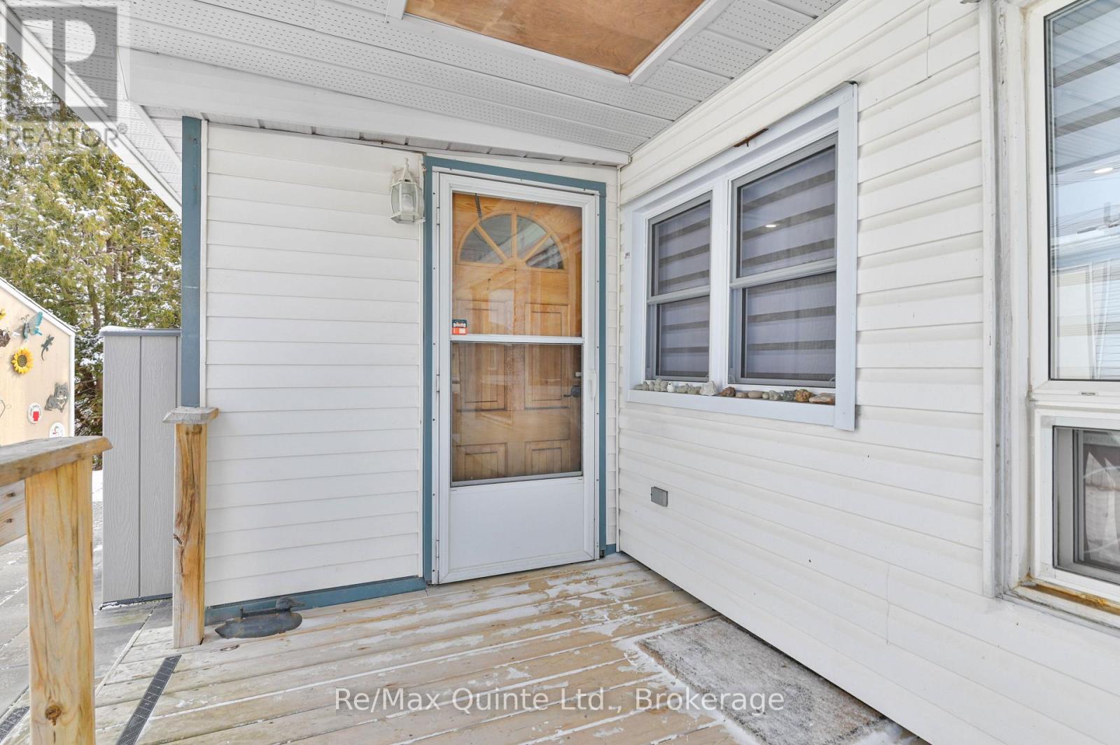 #31 311 DUNDAS STREET E - 3