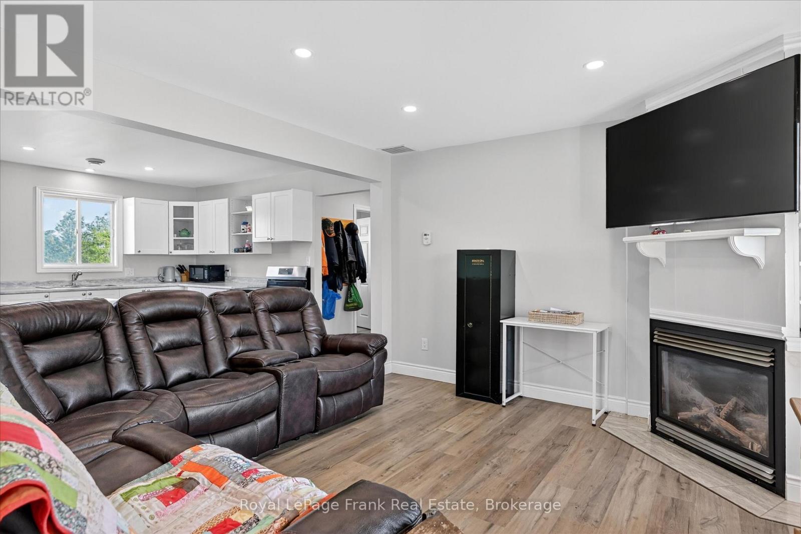 394 7TH LINE ROAD - 19