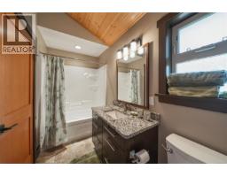 352 Ships Point Rd, Fanny Bay, BC V0R1W0 Photo 33