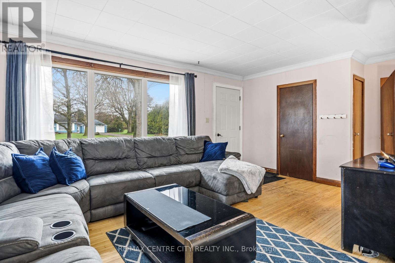 194 CENTENNIAL AVENUE - 5