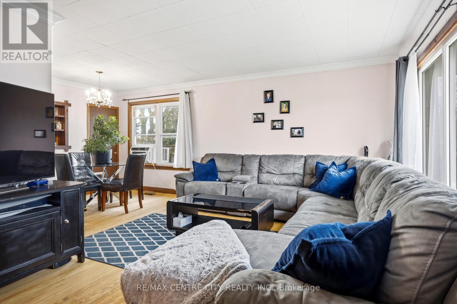 194 CENTENNIAL AVENUE - 6