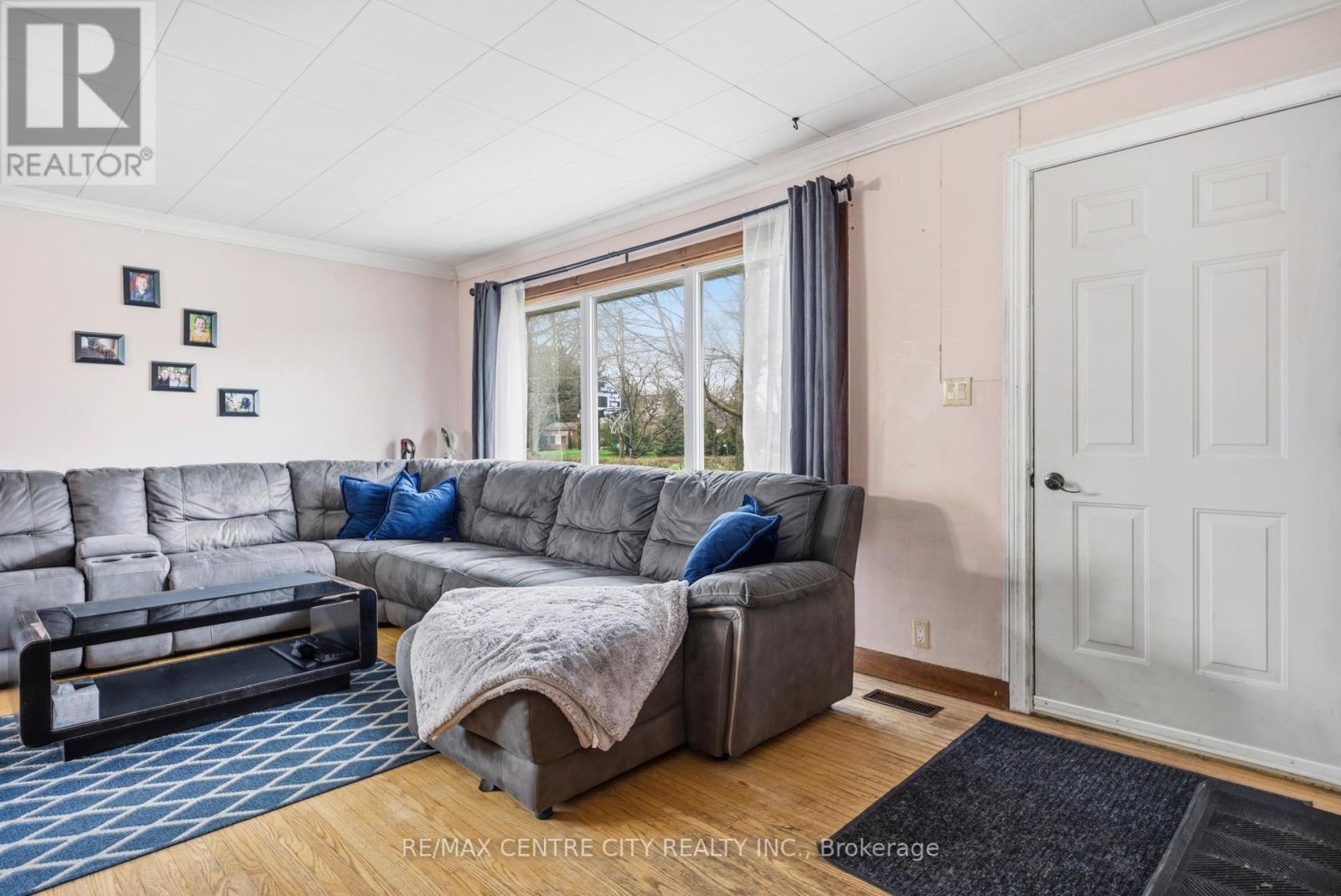 194 CENTENNIAL AVENUE - 7