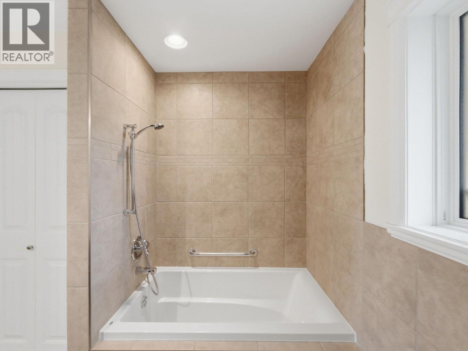 855 Ross Avenue - 35