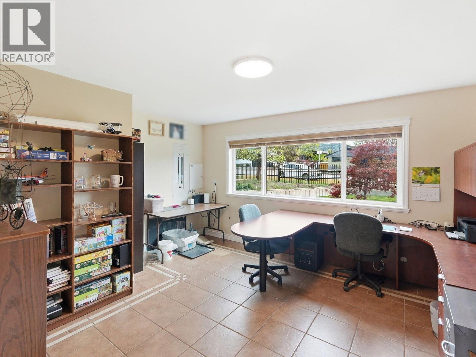 855 Ross Avenue - 37