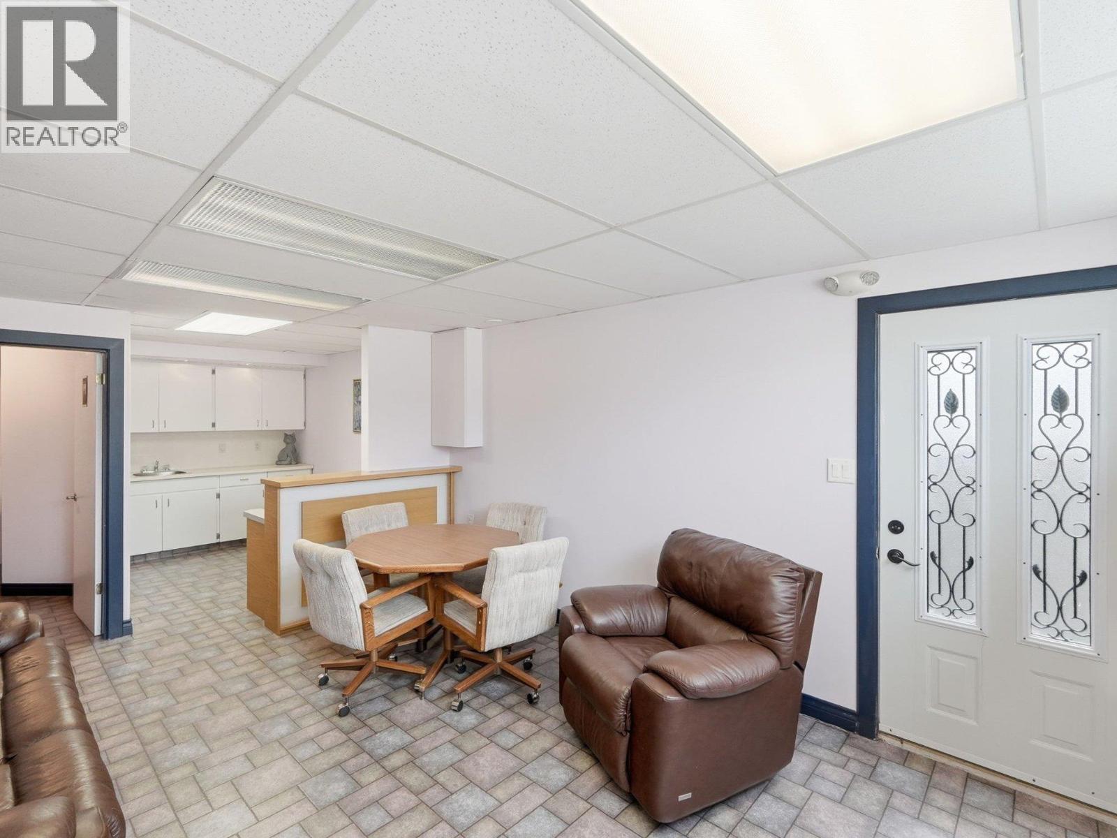 855 Ross Avenue - 52