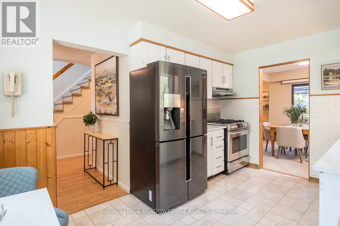 889 MORLEY AVENUE - 16
