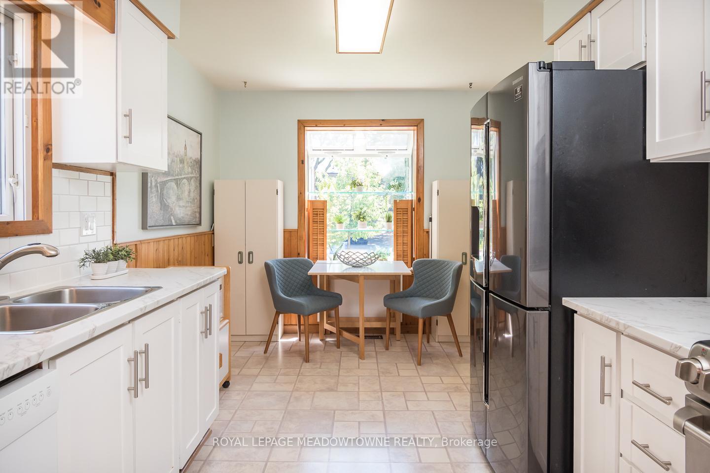 889 MORLEY AVENUE - 17