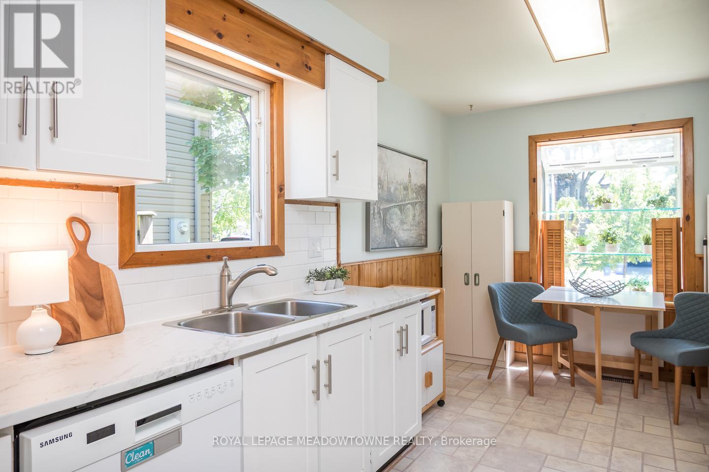 889 MORLEY AVENUE - 18