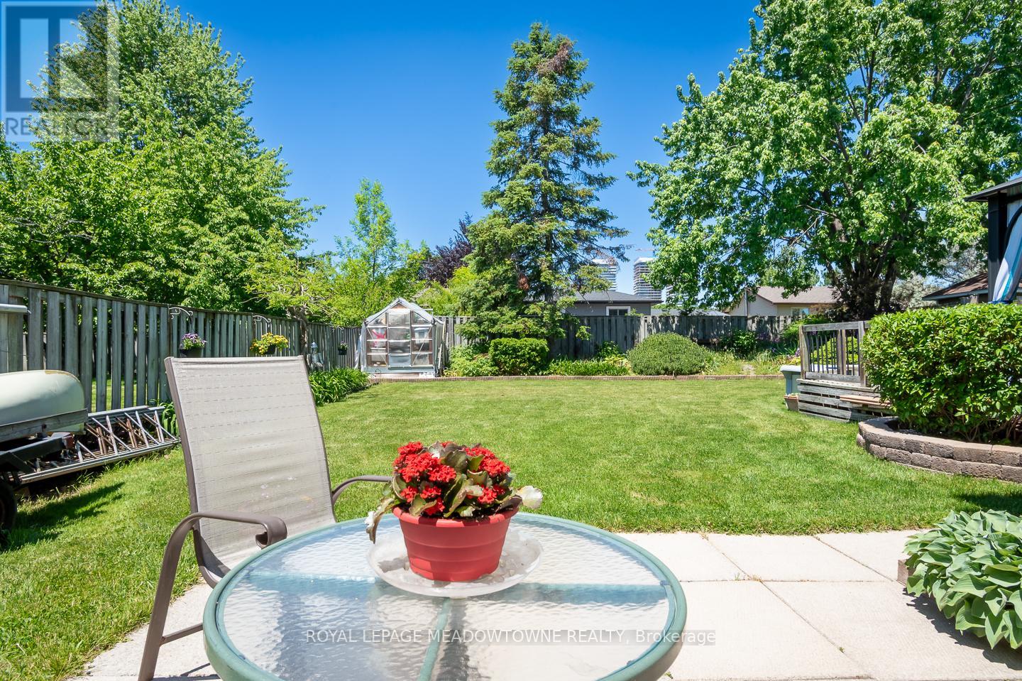889 MORLEY AVENUE - 33