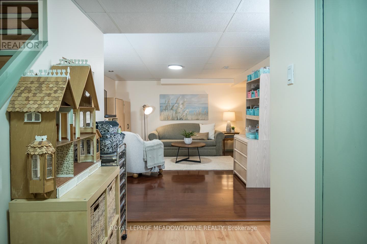 889 MORLEY AVENUE - 35