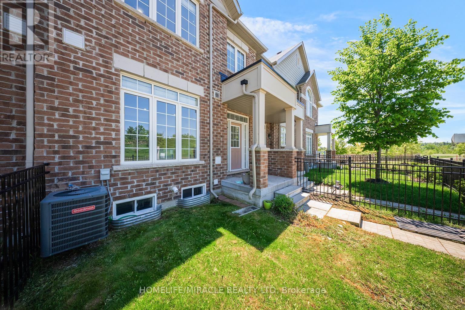 #12 172 PARKINSON CRESCENT - 47