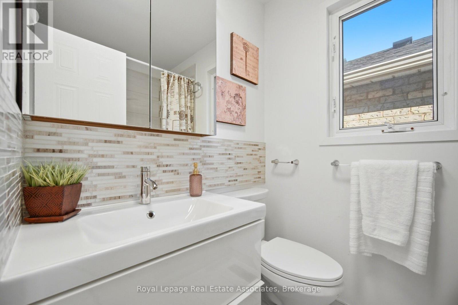 1308 VALERIE CRESCENT - 24