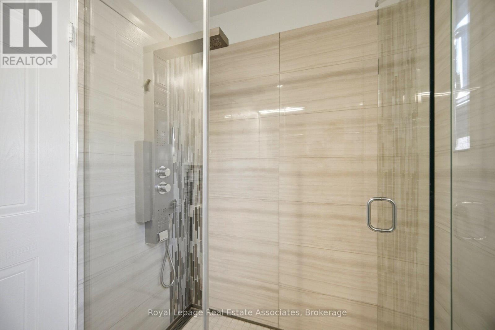 1308 VALERIE CRESCENT - 28