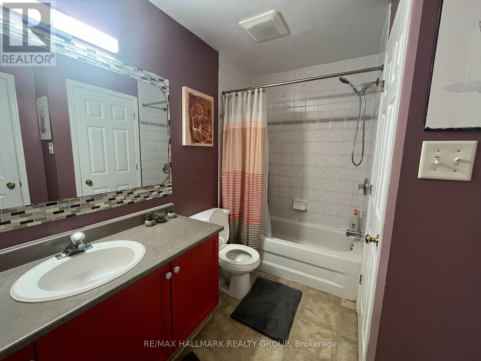 3 Bed, 2 Bath House for Rent in Ottawa – 827 COMO CRESCENT, Ottawa – MLS# X13241680 - Image 13