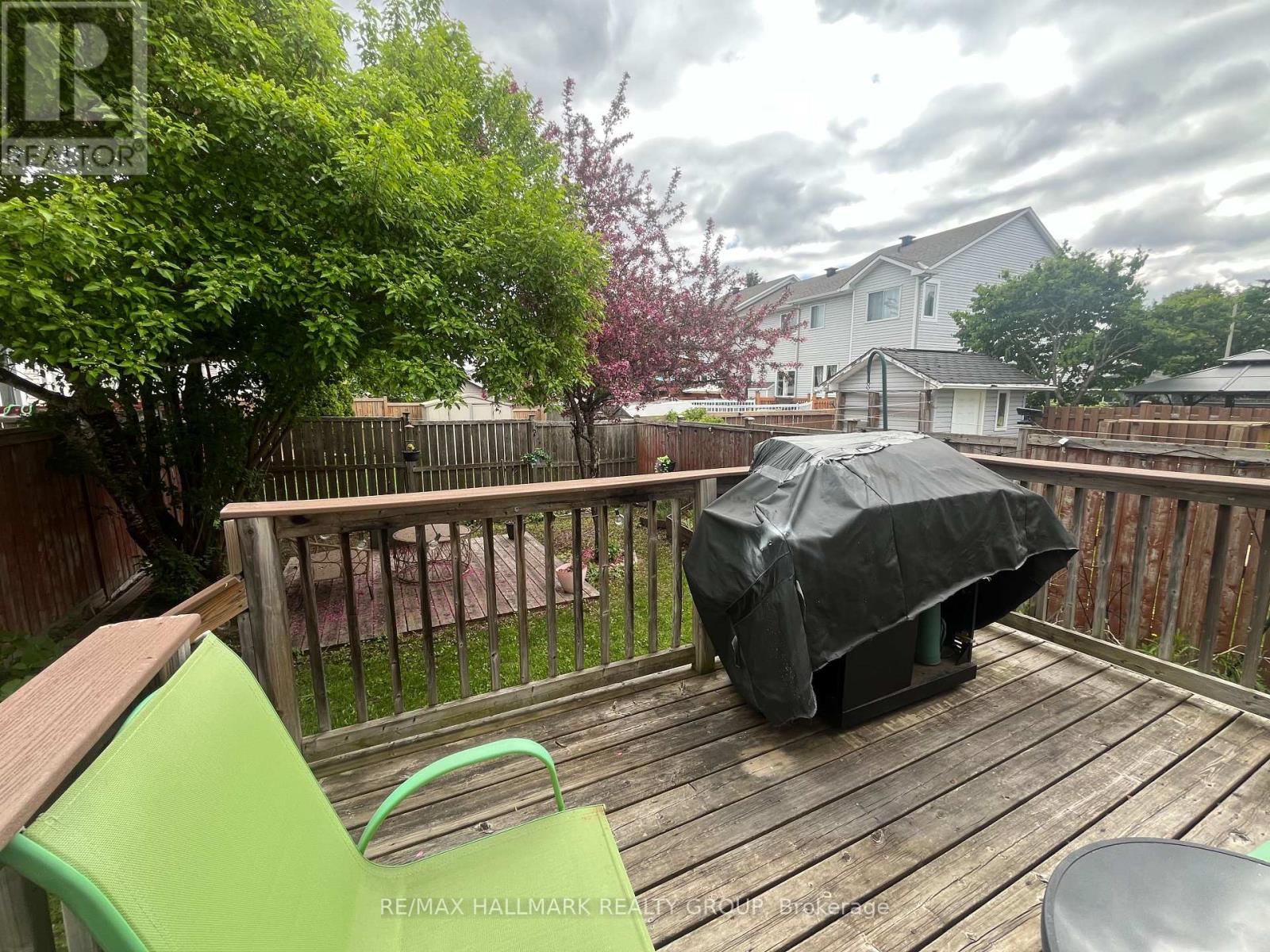 3 Bed, 2 Bath House for Rent in Ottawa – 827 COMO CRESCENT, Ottawa – MLS# X13241680 - Image 18
