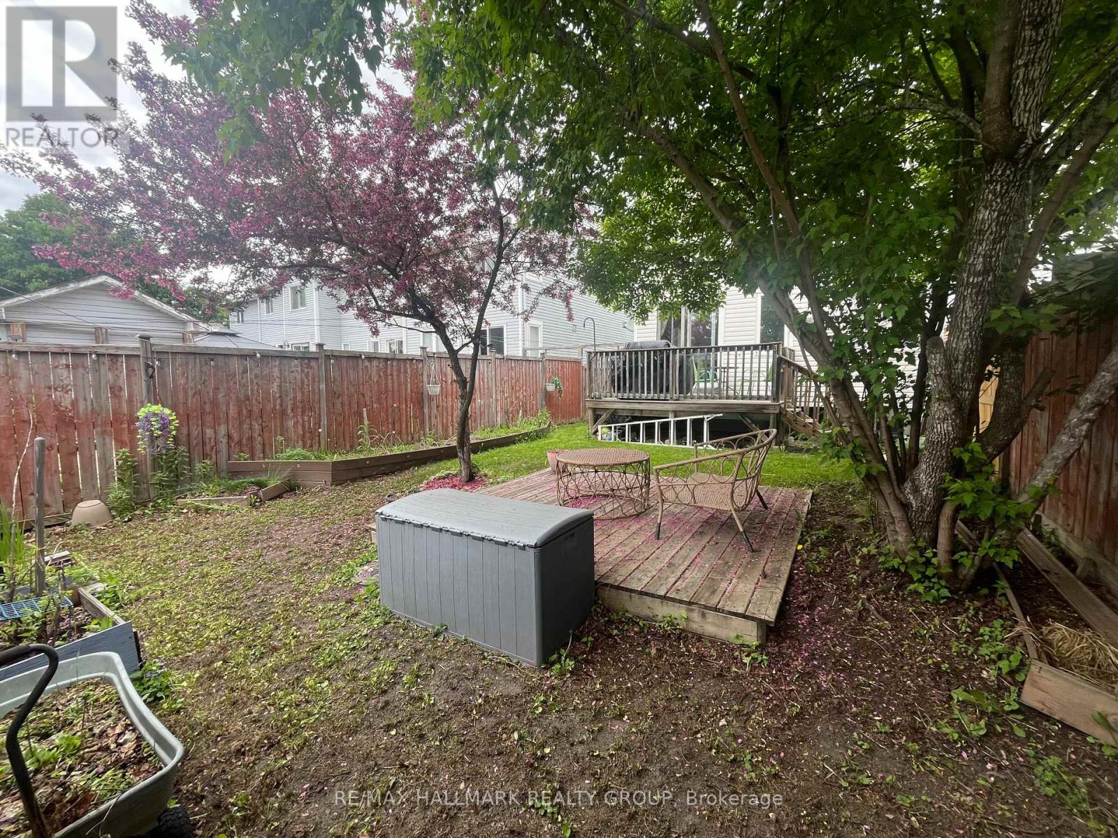 3 Bed, 2 Bath House for Rent in Ottawa – 827 COMO CRESCENT, Ottawa – MLS# X13241680 - Image 19