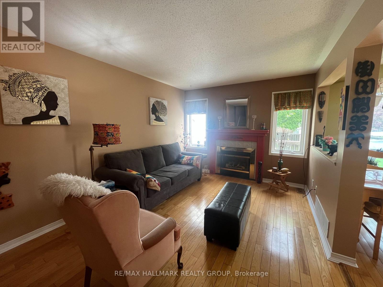 3 Bed, 2 Bath House for Rent in Ottawa – 827 COMO CRESCENT, Ottawa – MLS# X13241680 - Image 9