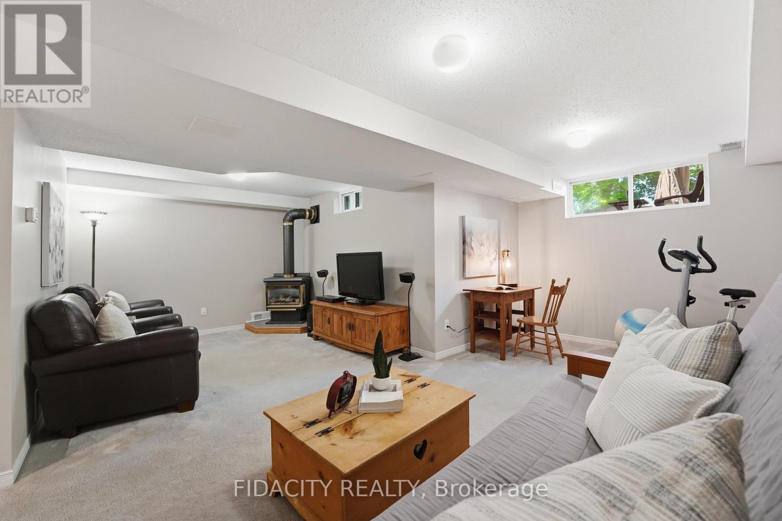 173 WHALINGS CIRCLE - 32