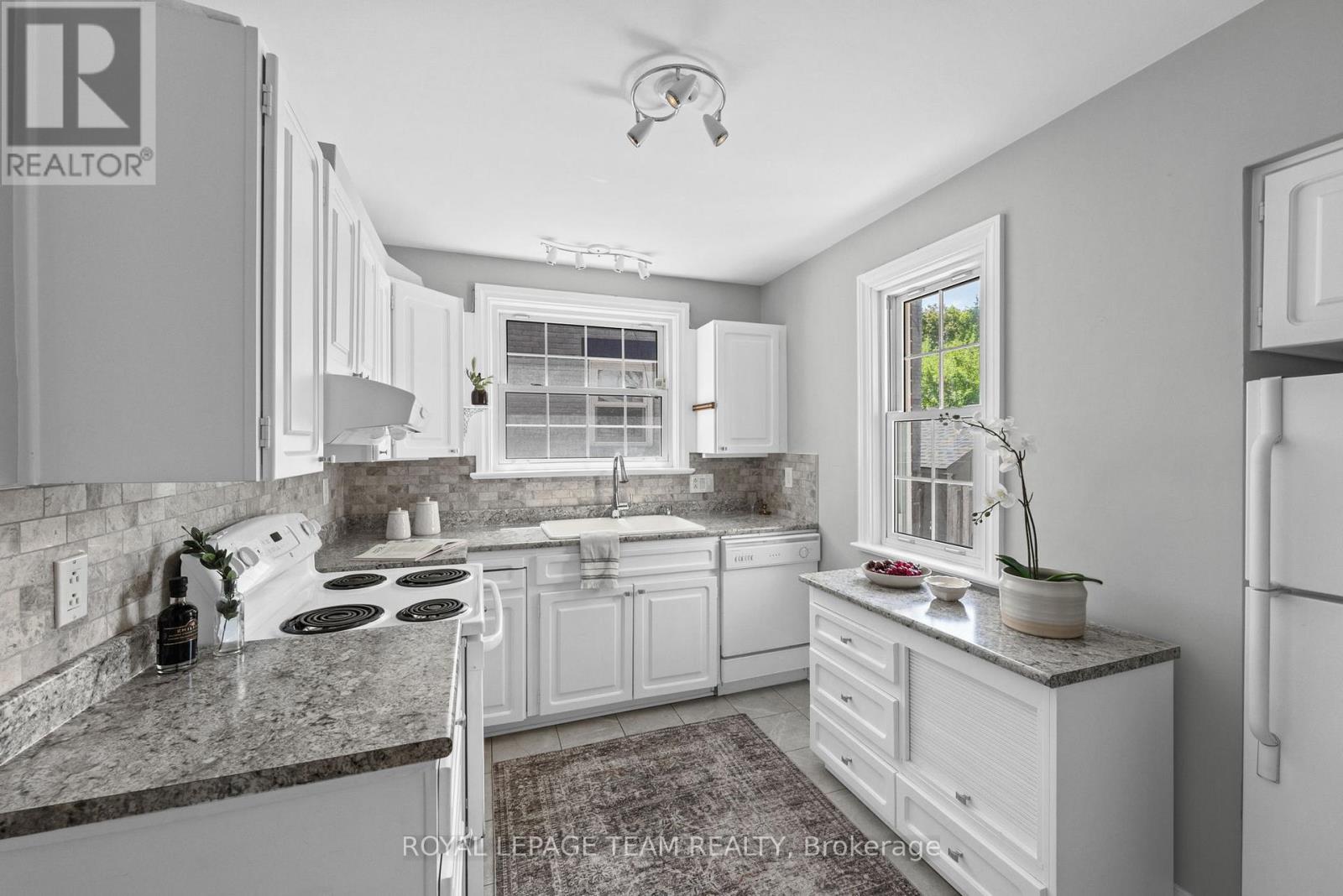 568 GOLDEN AVENUE - 15