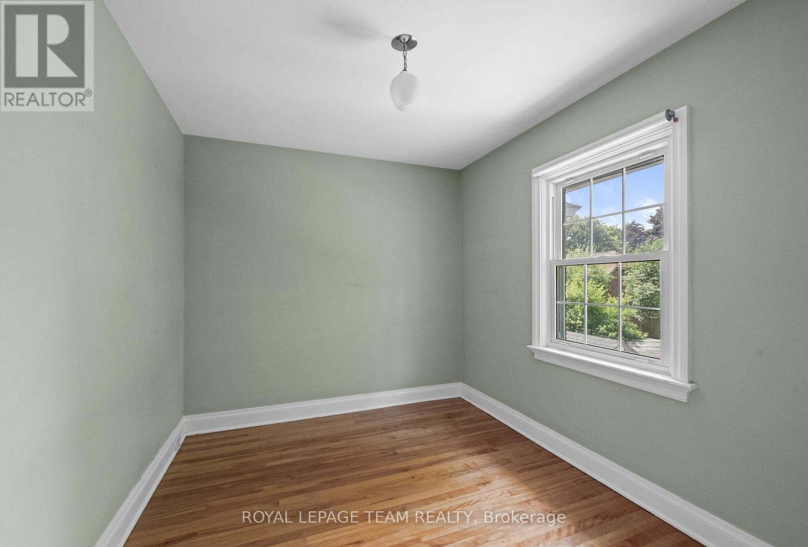 568 GOLDEN AVENUE - 26