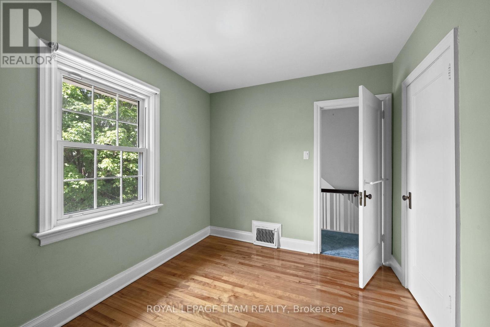 568 GOLDEN AVENUE - 27