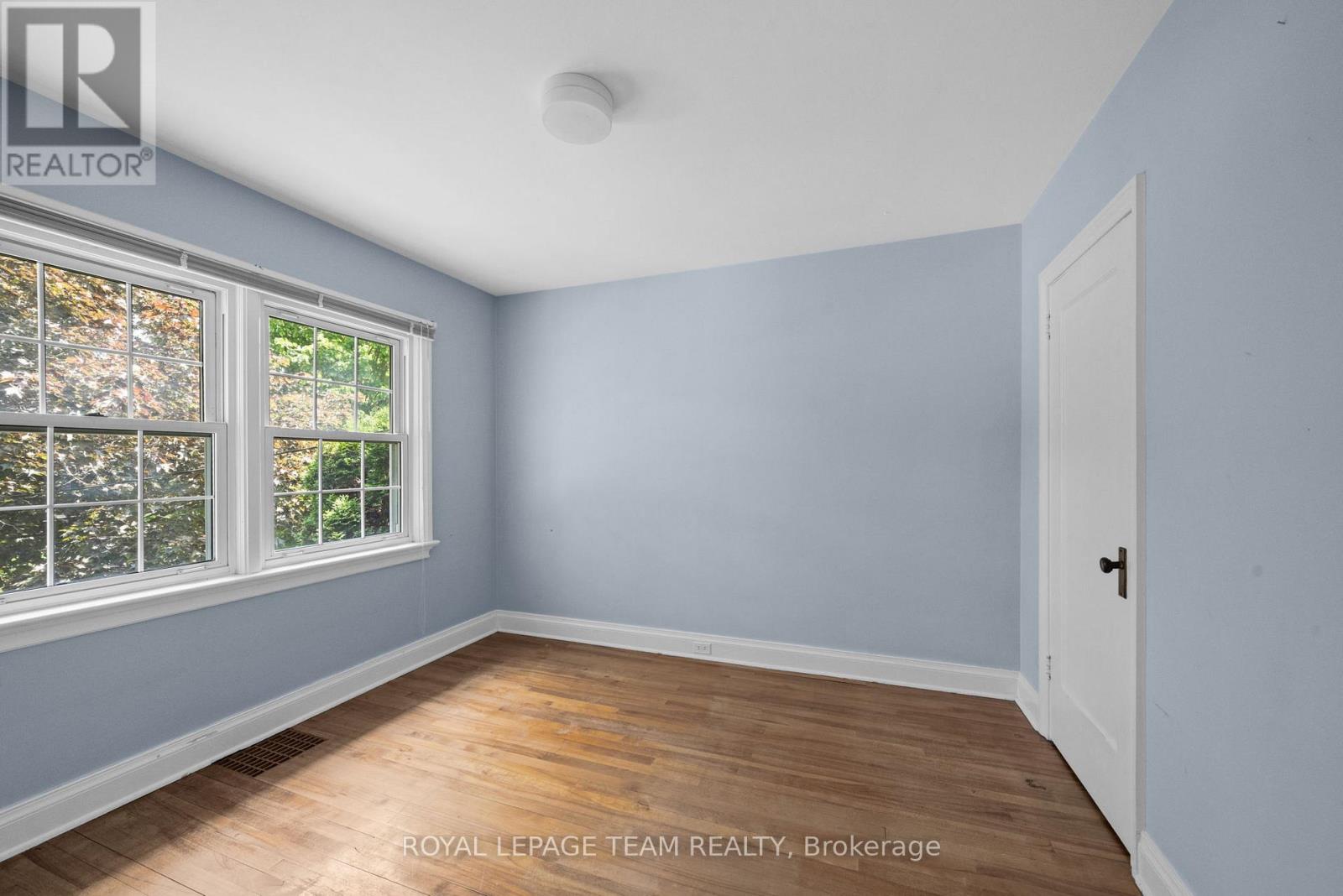 568 GOLDEN AVENUE - 29