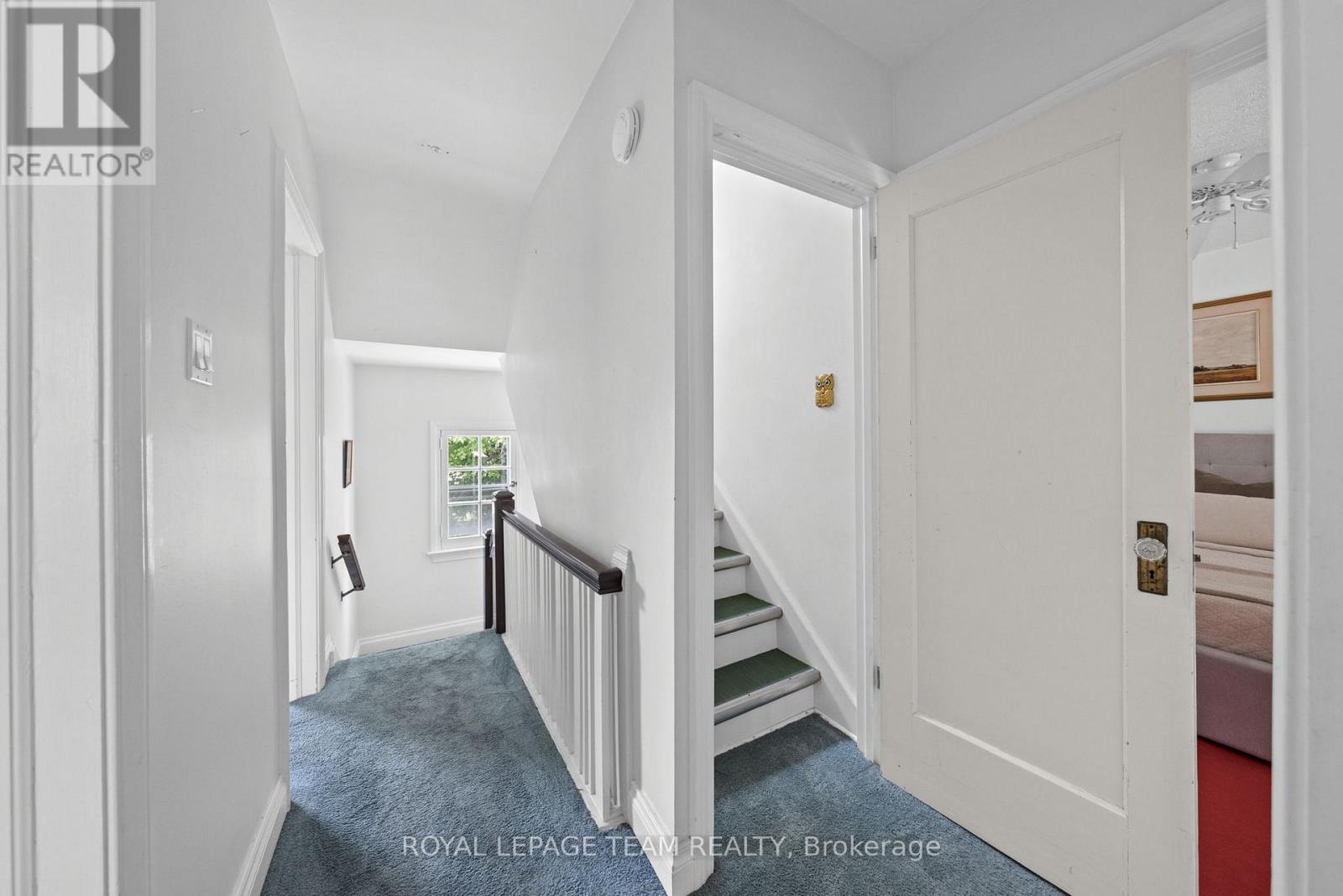 568 GOLDEN AVENUE - 32