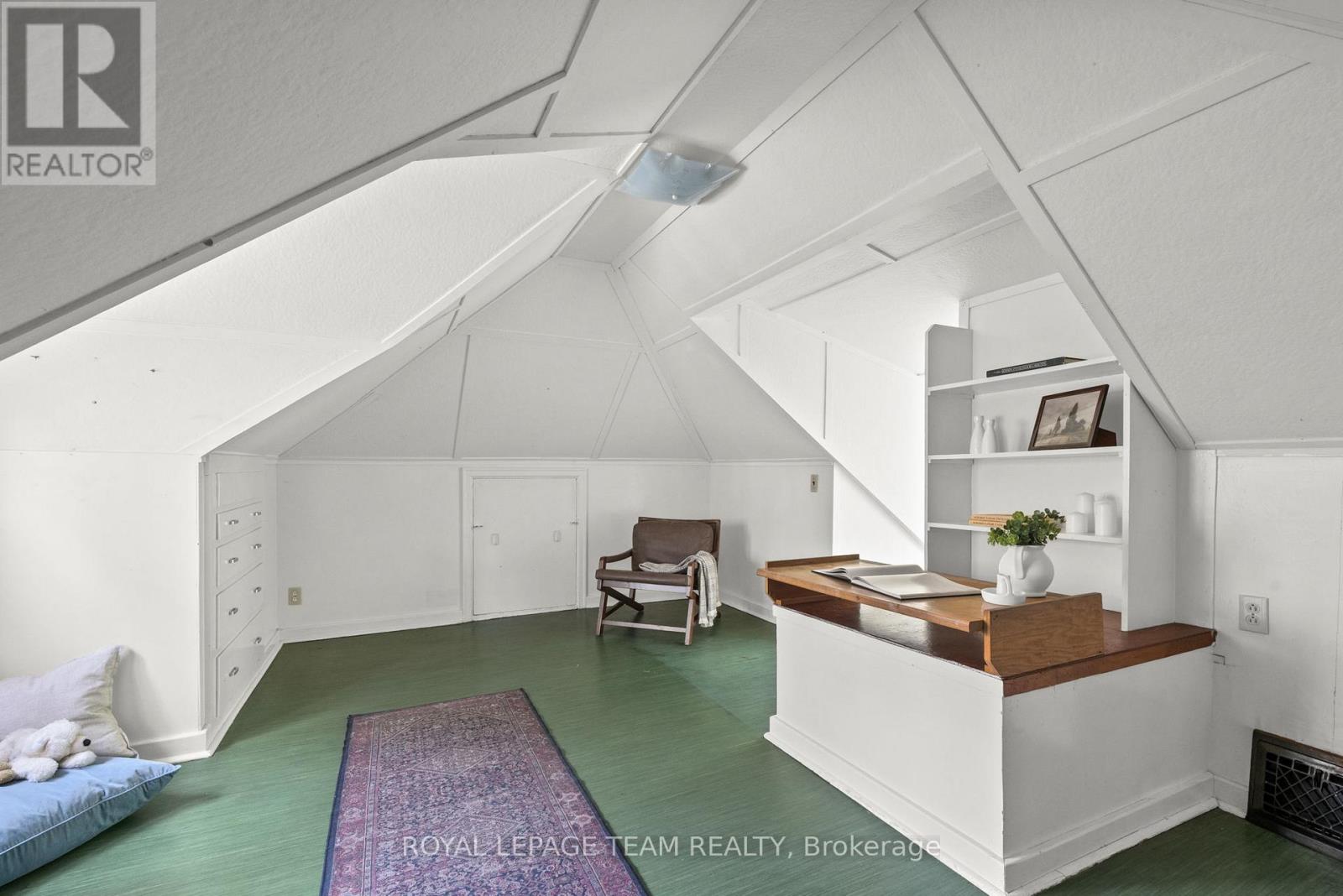 568 GOLDEN AVENUE - 34