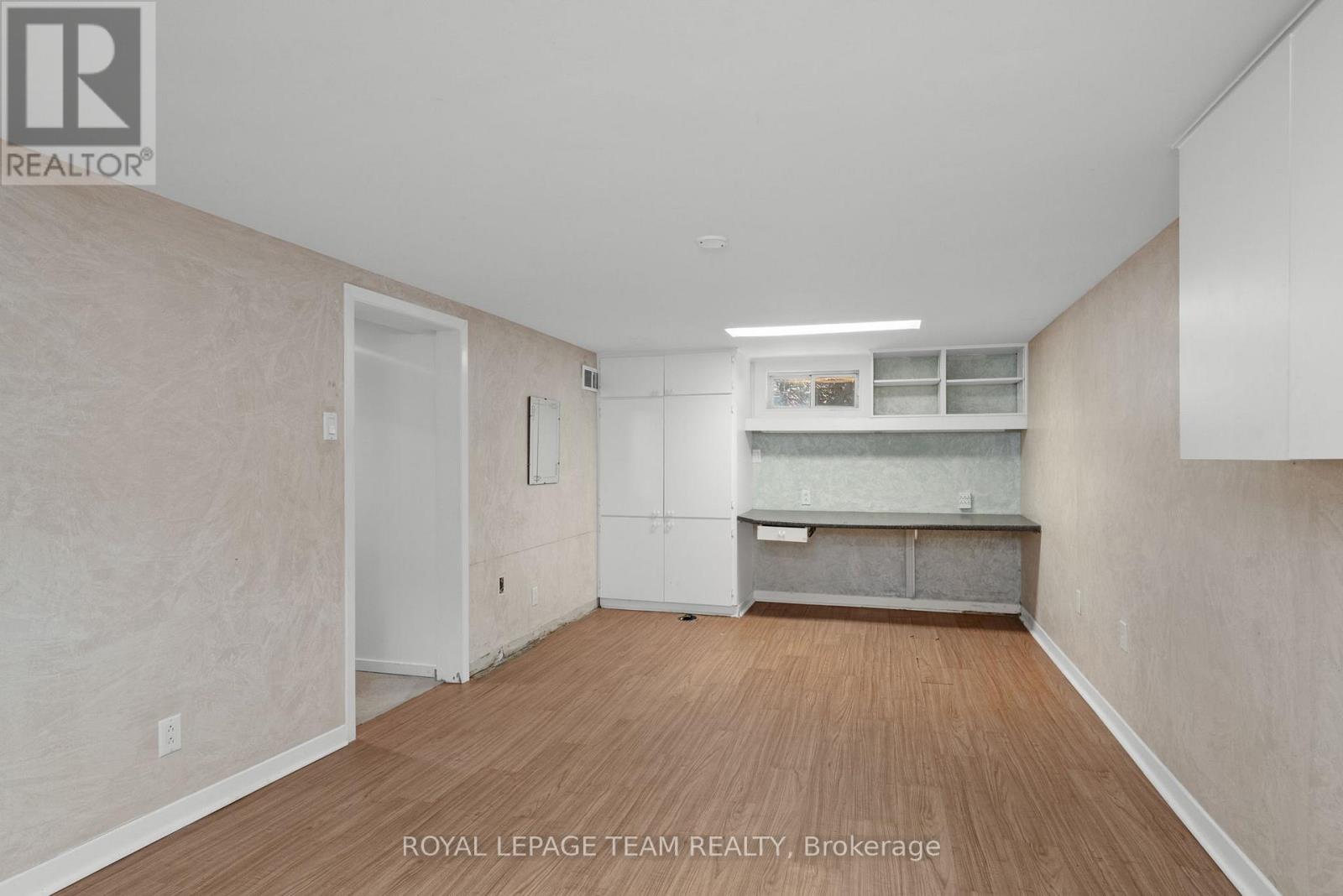 568 GOLDEN AVENUE - 36