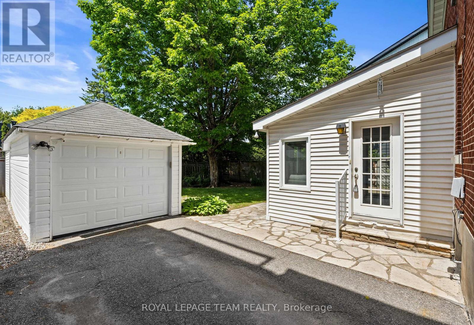568 GOLDEN AVENUE - 38
