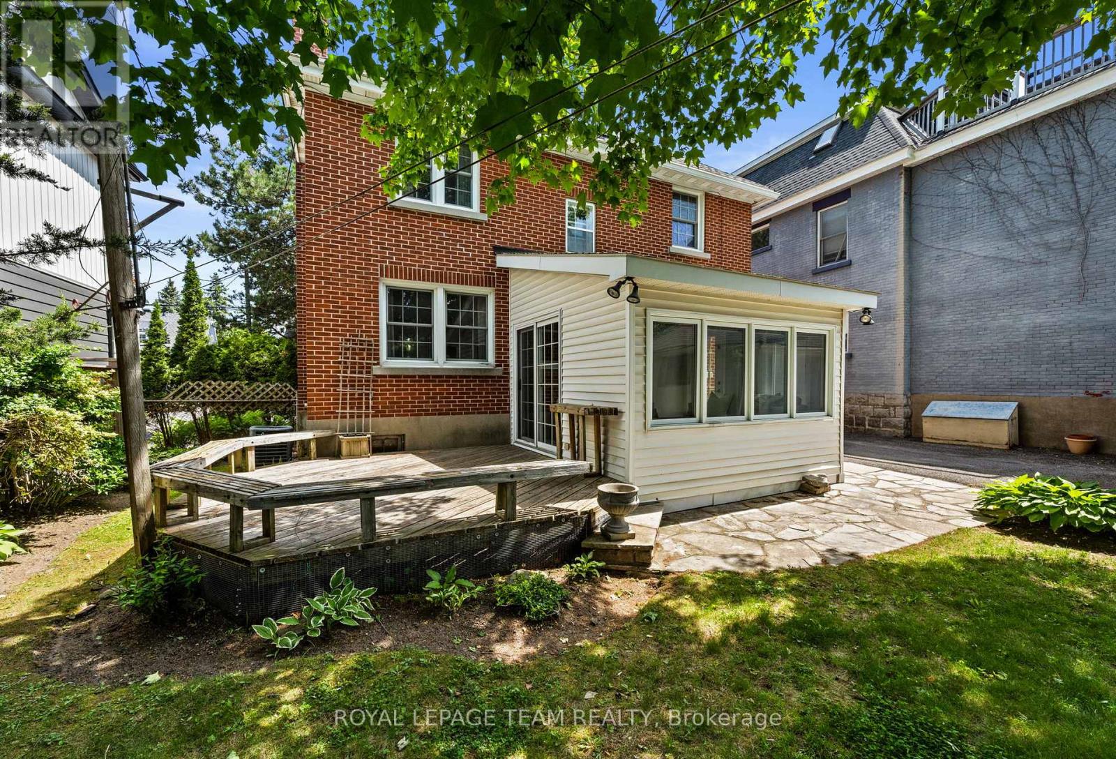 568 GOLDEN AVENUE - 39