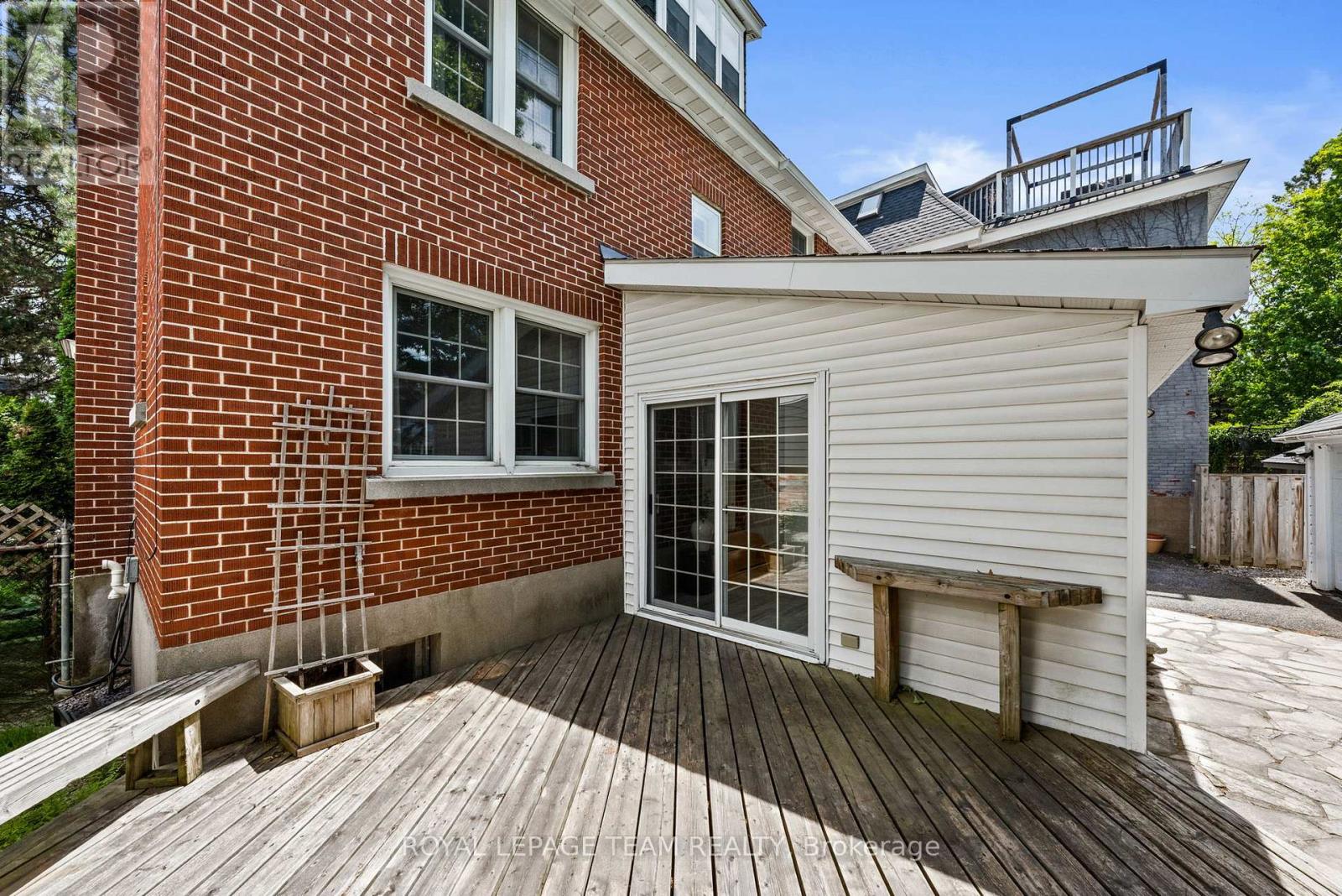 568 GOLDEN AVENUE - 40