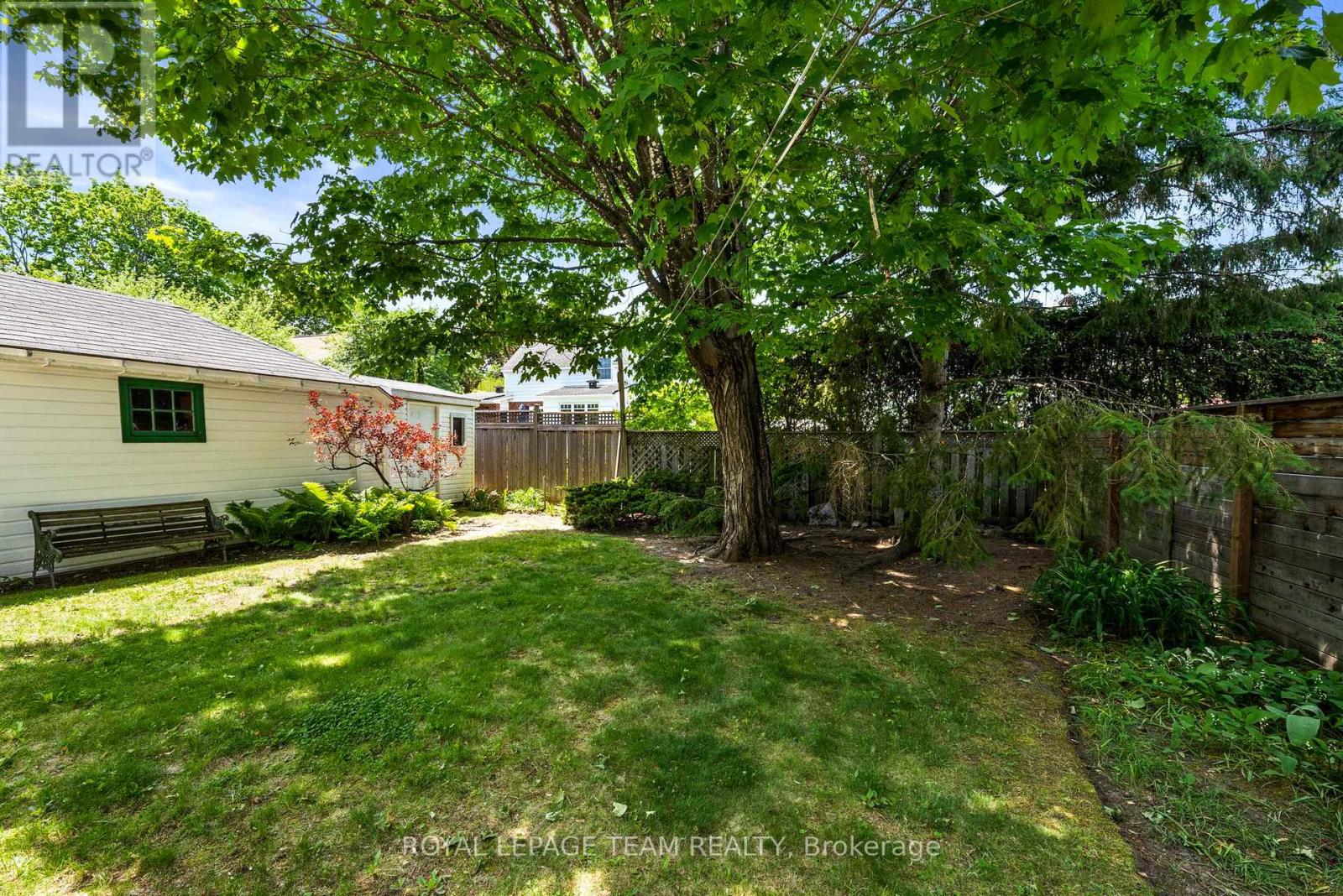 568 GOLDEN AVENUE - 42