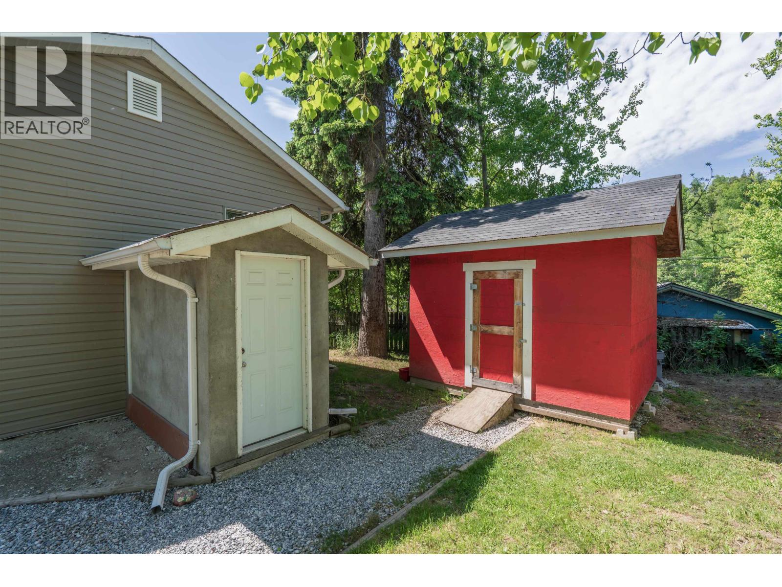 Photo 10 of 33 — 2963 MEYER ROAD · Prince George, BC