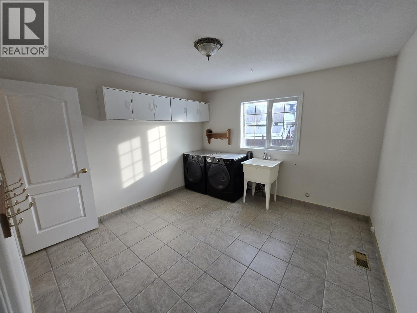 142 LOWE STREET - 37