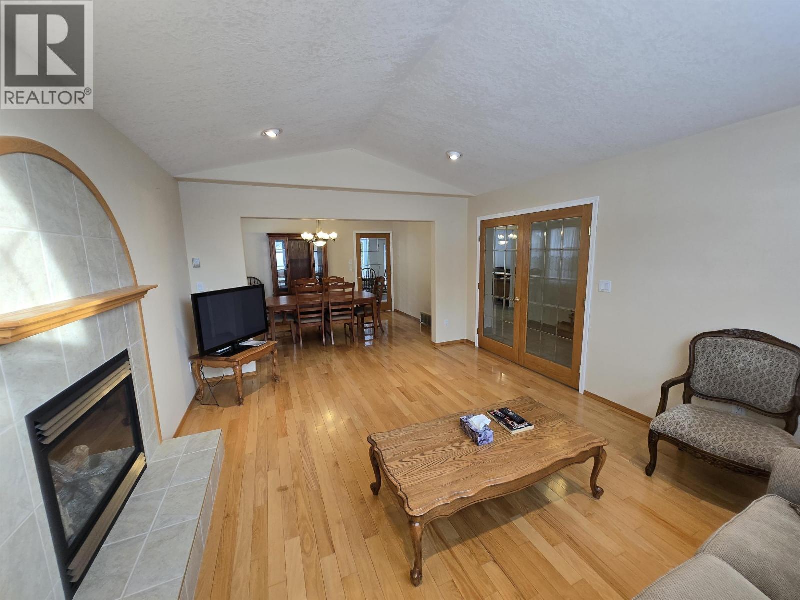142 LOWE STREET - 12