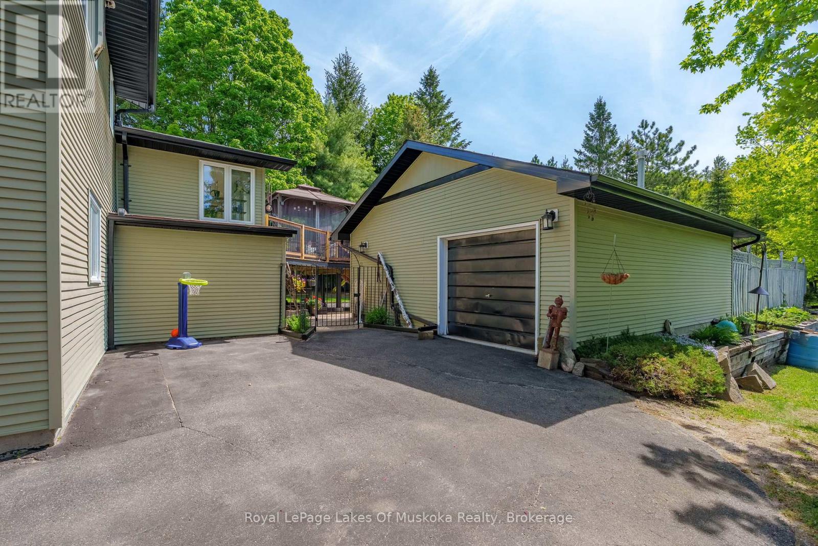 46 MEADOW HEIGHTS DRIVE - 46