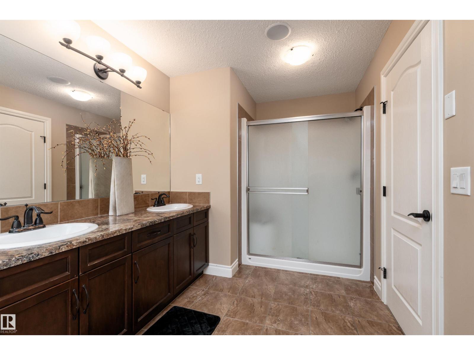 729 37A AV NW - 27
