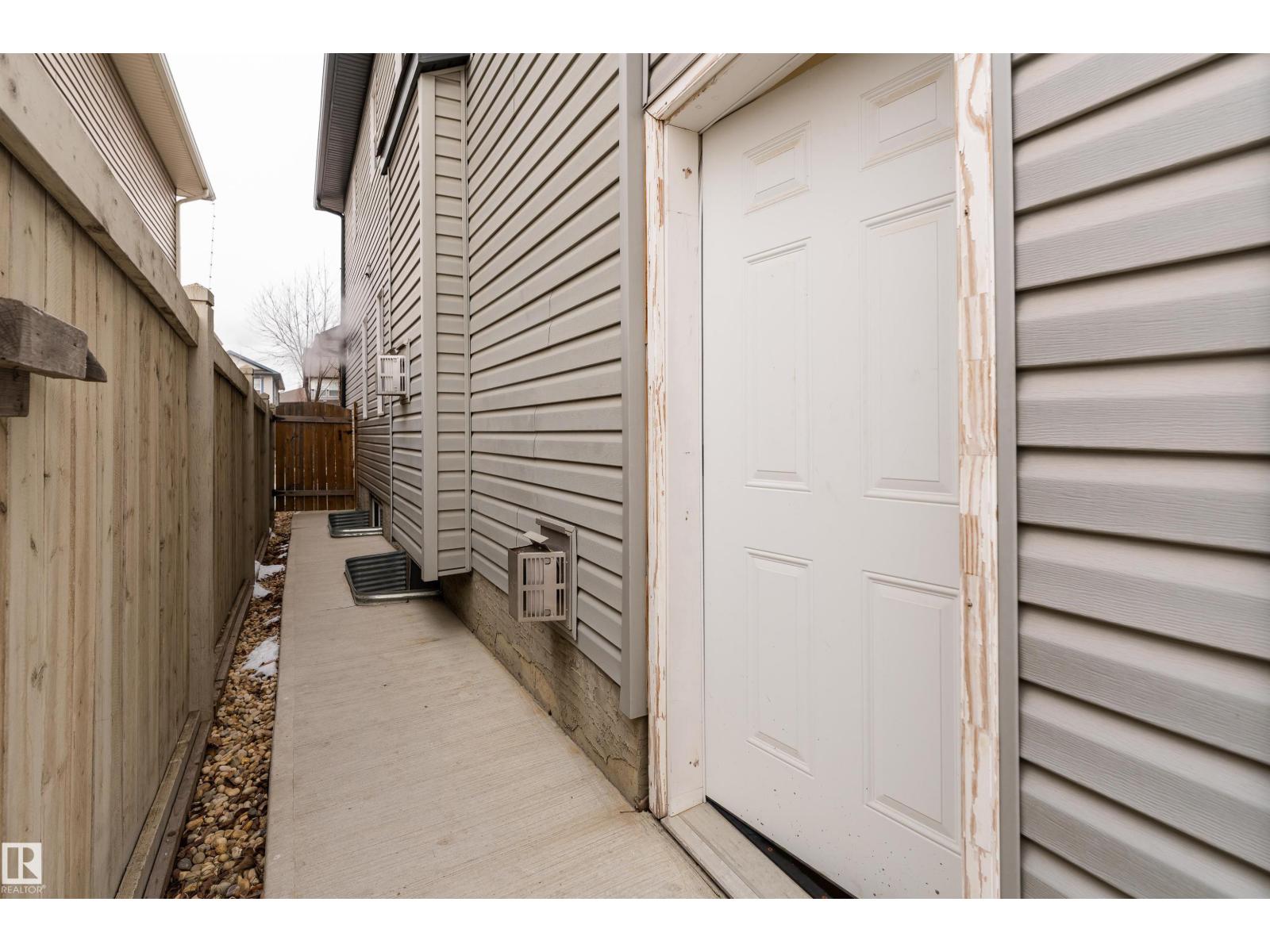 729 37A AV NW - 40