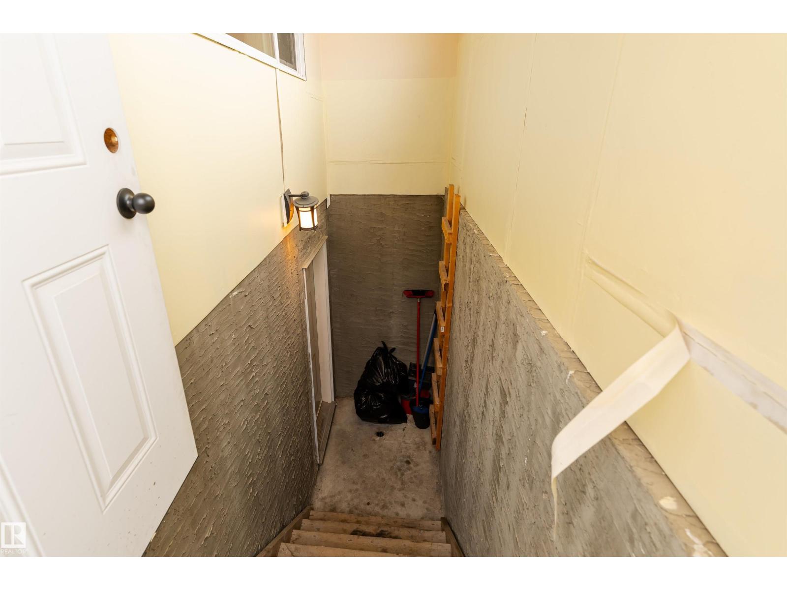 729 37A AV NW - 41