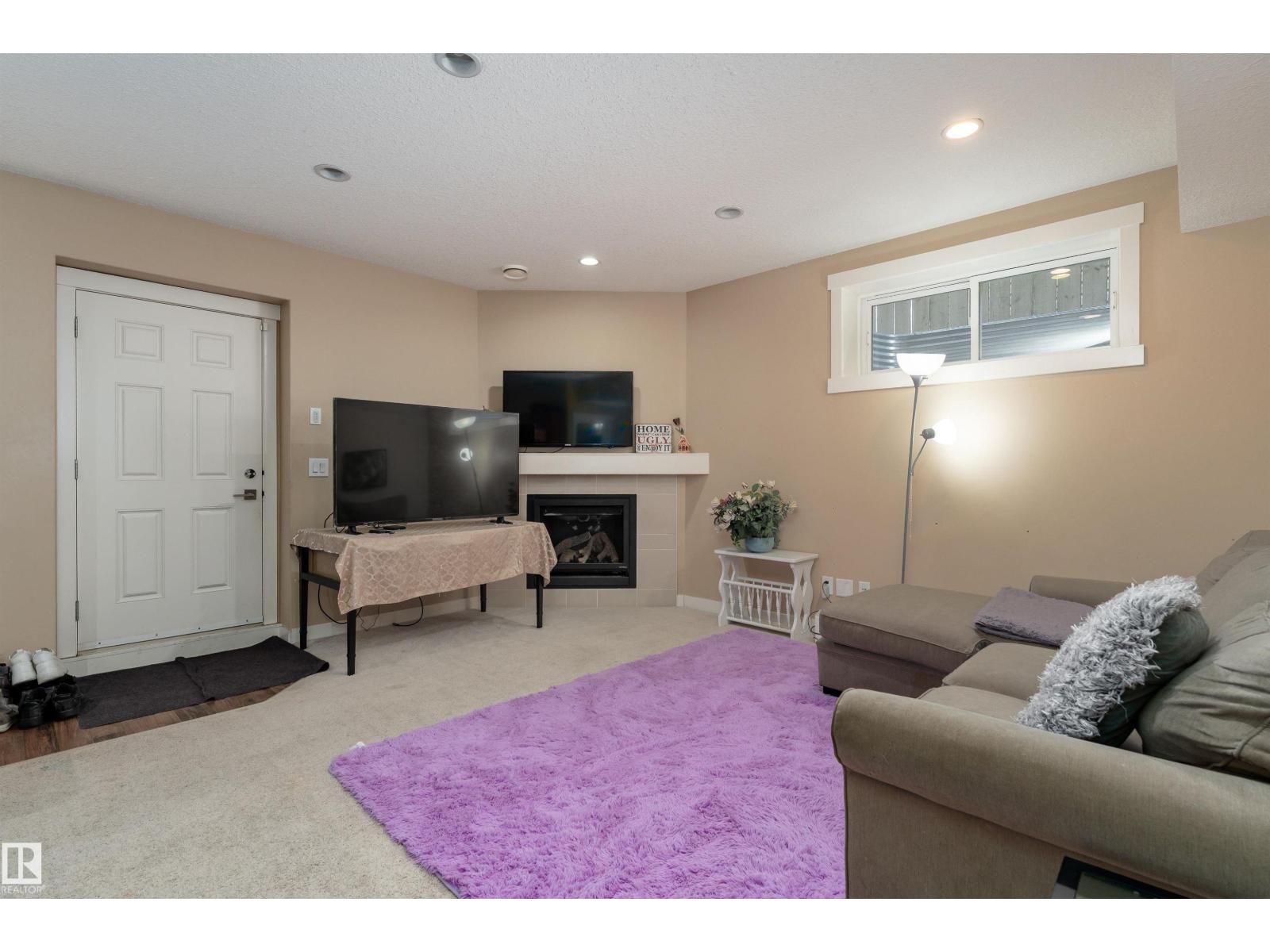 729 37A AV NW - 47